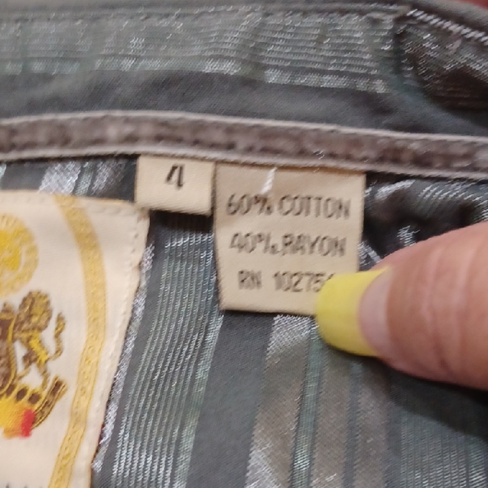 Embroidered Button-Up Shirt - Picture 6 of 6